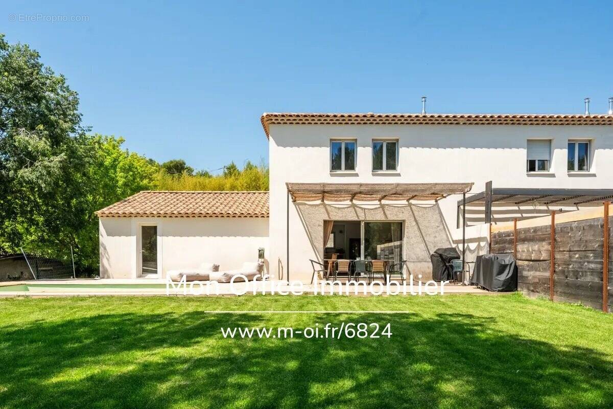 Maison à VENTABREN