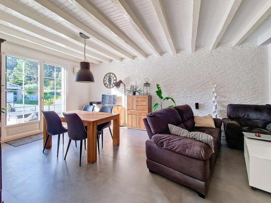 Photo 2 - Maison à FONTAINE-DE-VAUCLUSE
