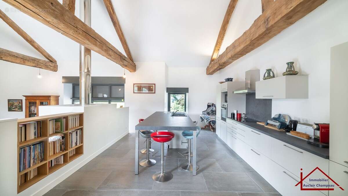 Maison à PEYRAT-LE-CHATEAU