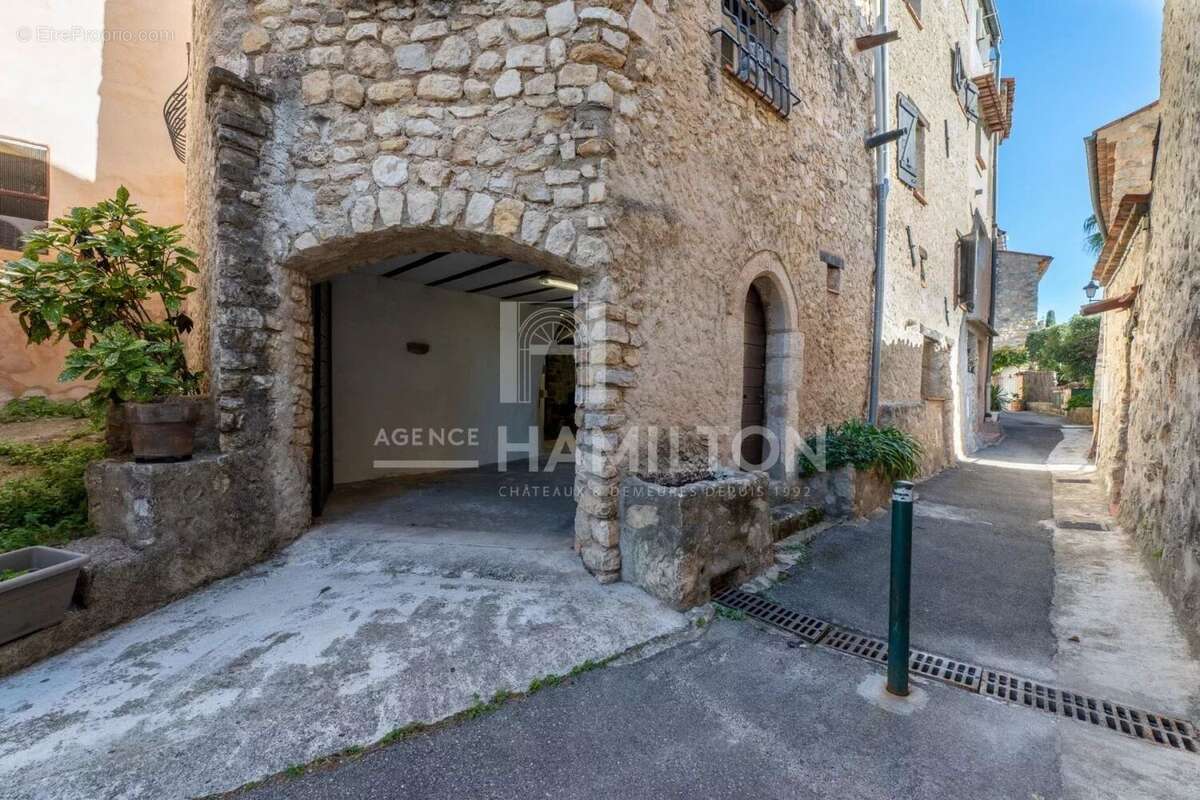Maison de charme rénovée - MAGAGNOSC - cur du vieux village - photo 2