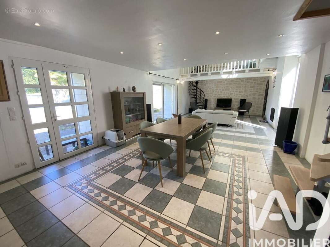 Maison 215 m² à Availles-En-Chatellerault  - photo 6