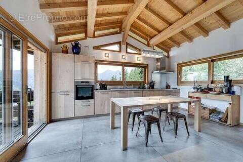 Maison 388 m² à Les Abrets  - photo 2
