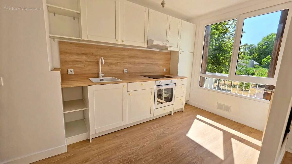 Élégant appartement familial de 80 m² entièrement rénové avec cave, stationnement et garage - photo 2