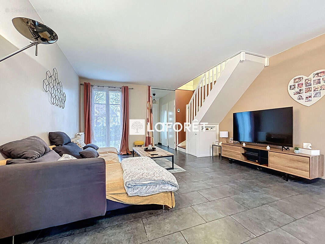 Maison à SAVIGNY-LE-TEMPLE