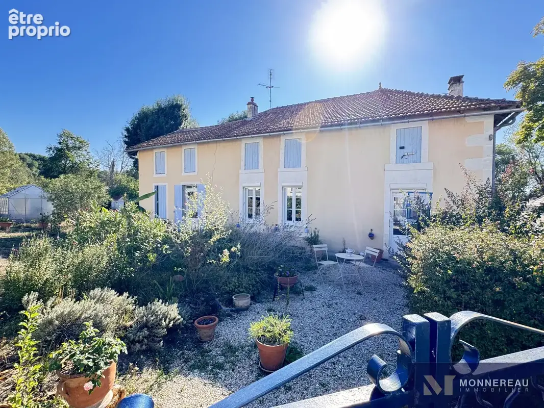 Maison de village avec grand terrain - photo 1