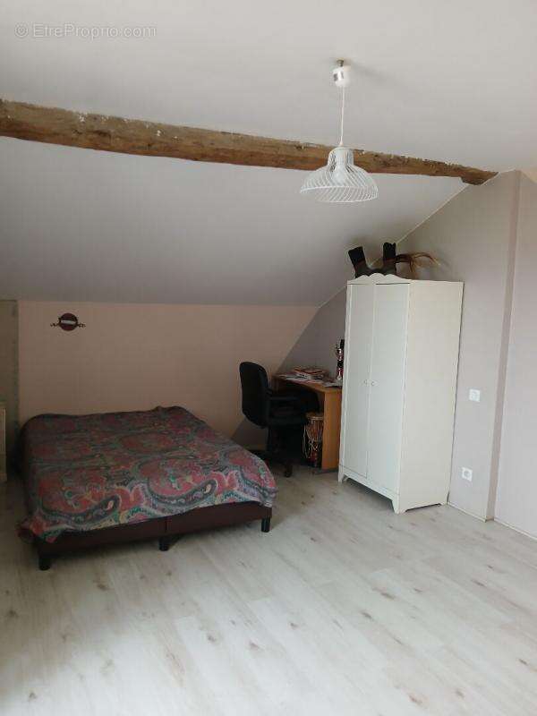 Maison à SAINT-LAURENT-SUR-GORRE