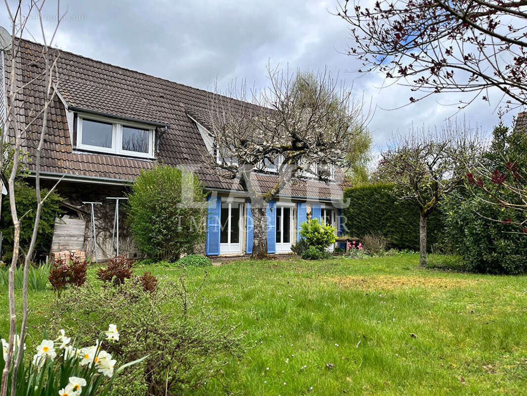 Maison de 122 m² avec jardin et garage - Réf. 15029 - photo 8