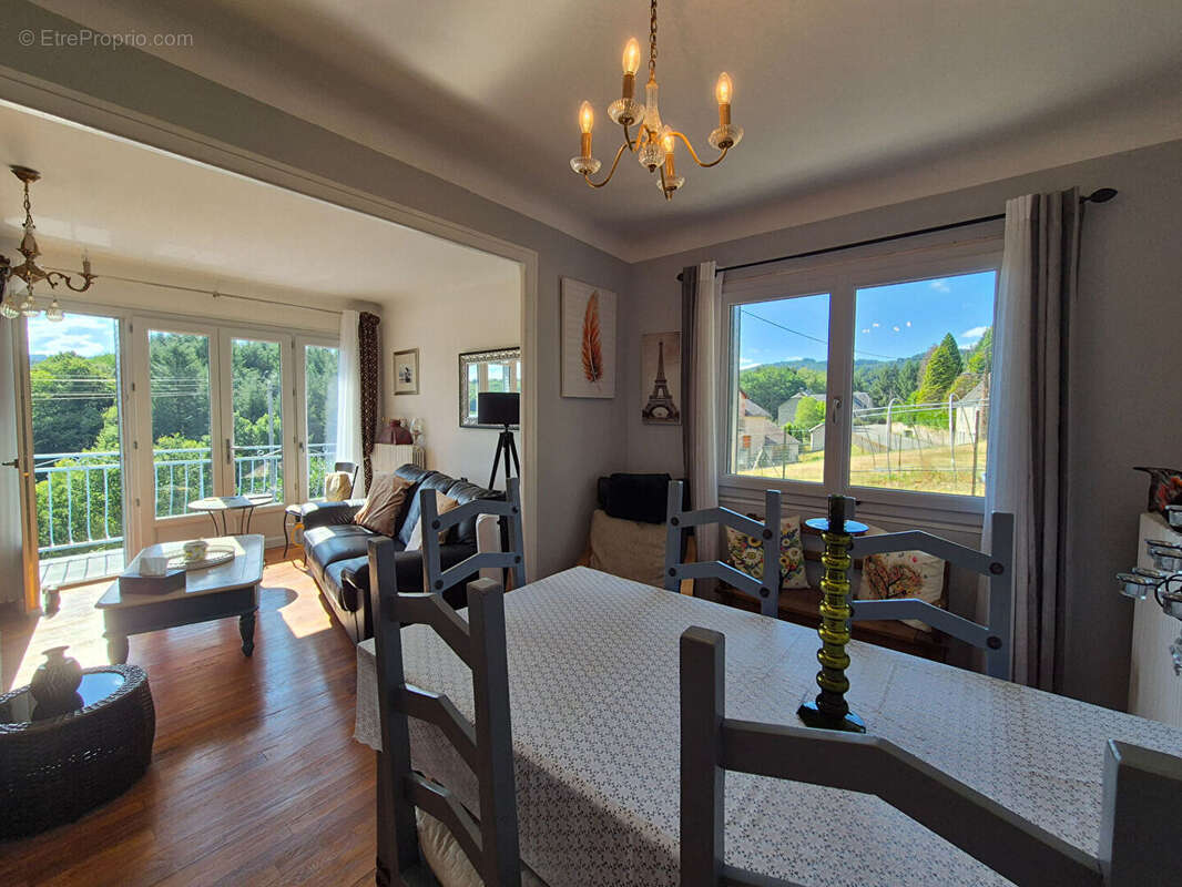 CORRÈZE. TREIGNAC. Belle maison de 3 chambres avec garage et jardins de 1 079 m² - photo 6
