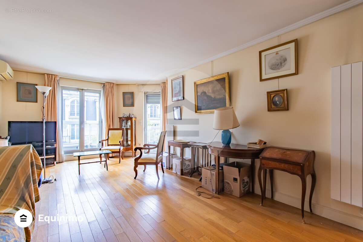 Appartement à PARIS-16E