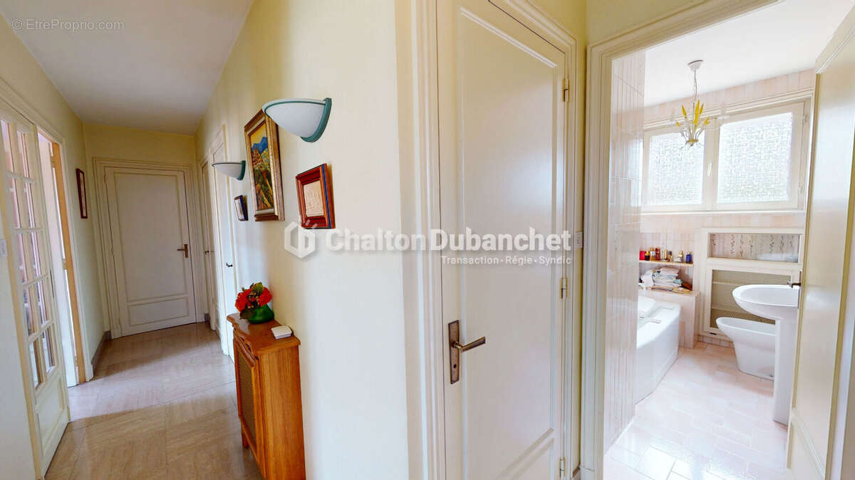 COURS - Maison de 159 m² - photo 8