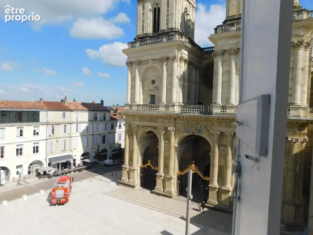 Place de la Cathédrale, appartement de caractère et de charme - photo 2