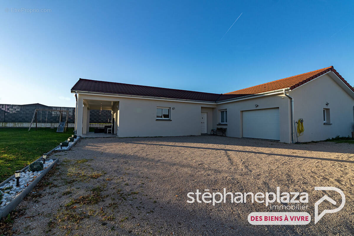 Maison à SAINT-ETIENNE-DU-BOIS