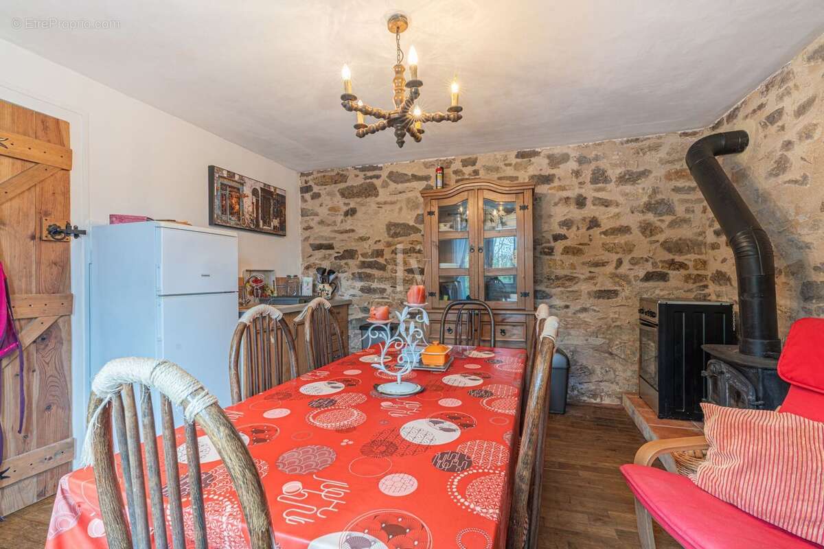 Maison à COUSSAC-BONNEVAL