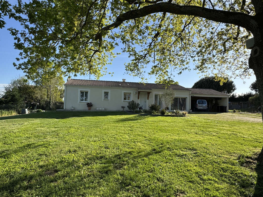 Maison à BAIGNES-SAINTE-RADEGONDE