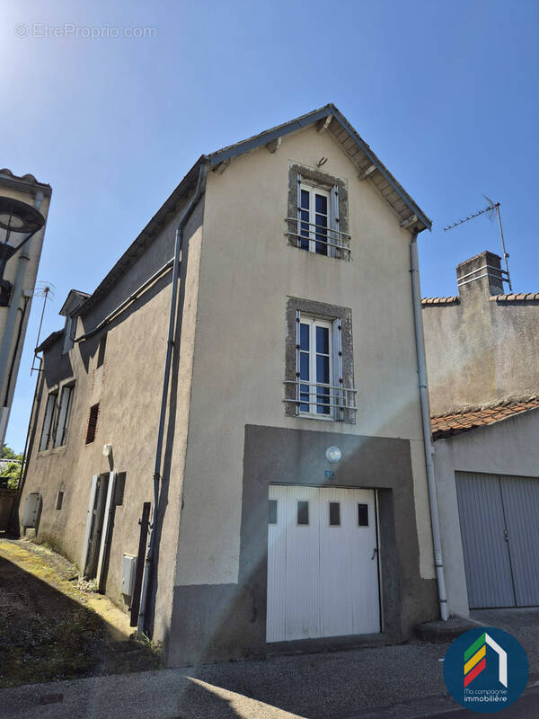 Maison à POUZAUGES