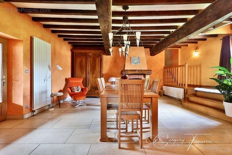 Maison à LARAJASSE