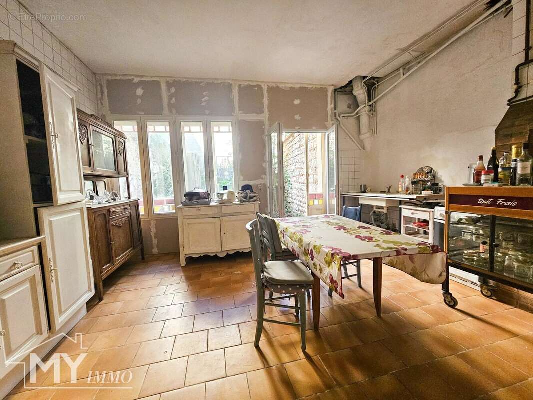 STE FOY LA GRANDE : Immeuble de caractère e,, centre ville. - photo 3
