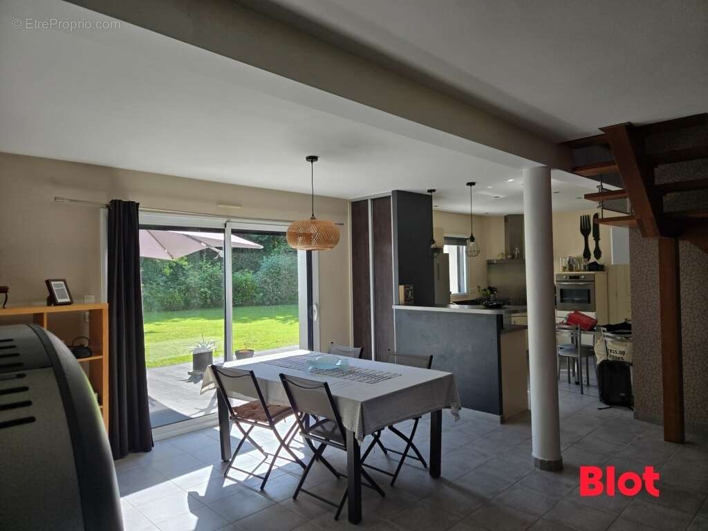 Maison à SAINT-SAUVEUR-DES-LANDES