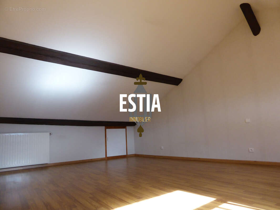 Appartement à LAY-SAINT-CHRISTOPHE