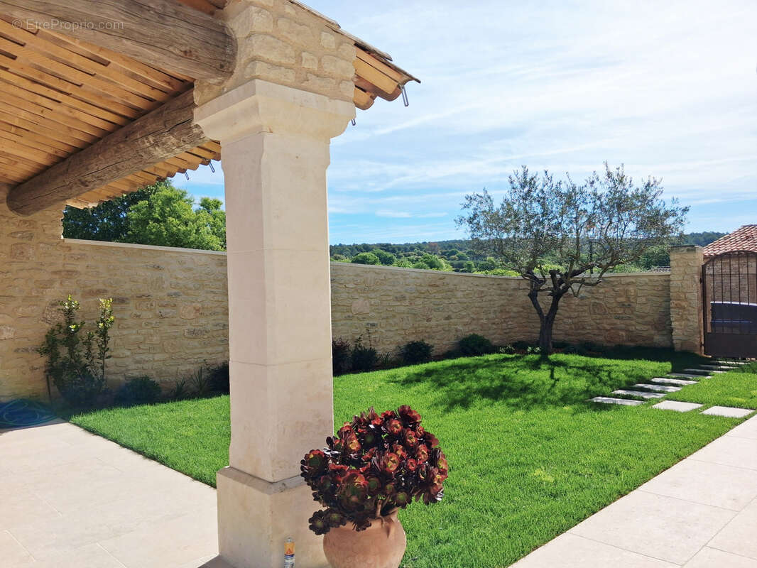 Maison à GORDES