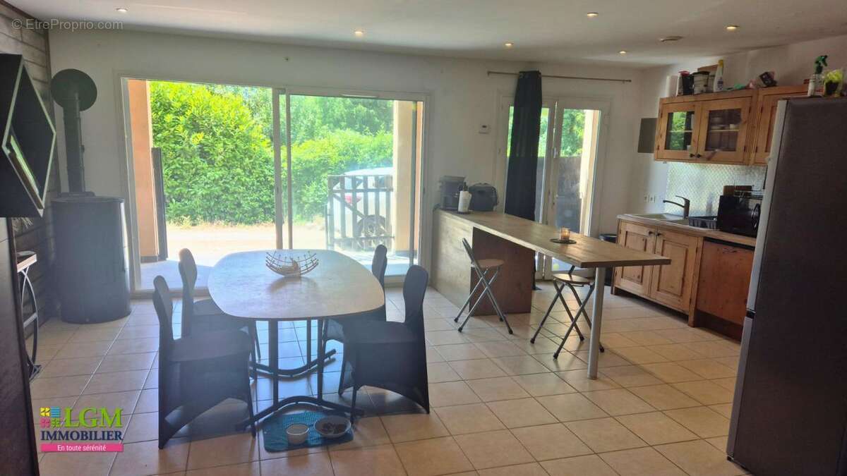  valserhône (quartier vanchy) : appartement de 84 m² avec terrasse de 35 m² et un énorme potentiel !  - photo 4