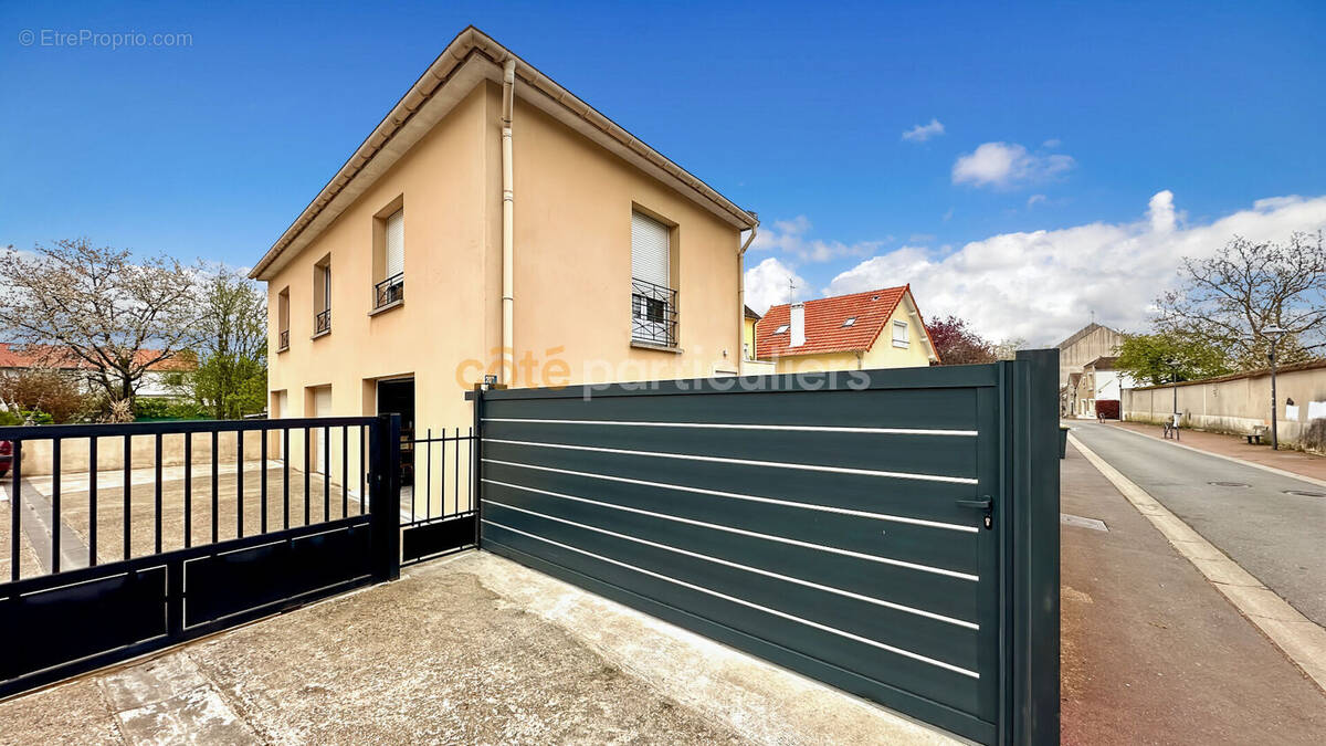 Appartement à BRIE-COMTE-ROBERT