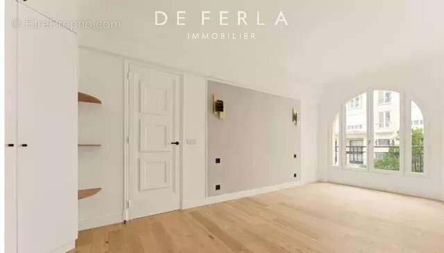 Appartement à PARIS-16E
