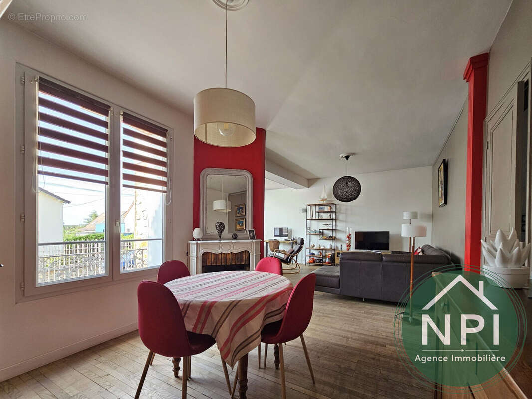 Maison à VAUX-LE-PENIL