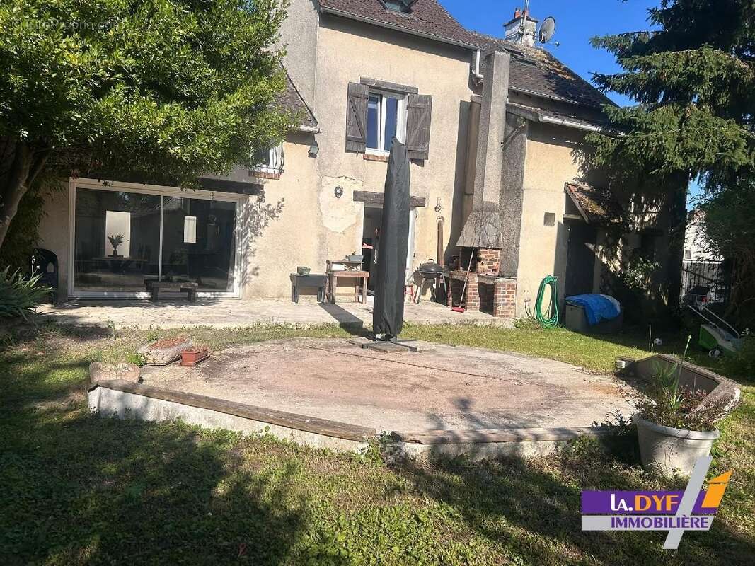 Maison à NANTOUILLET