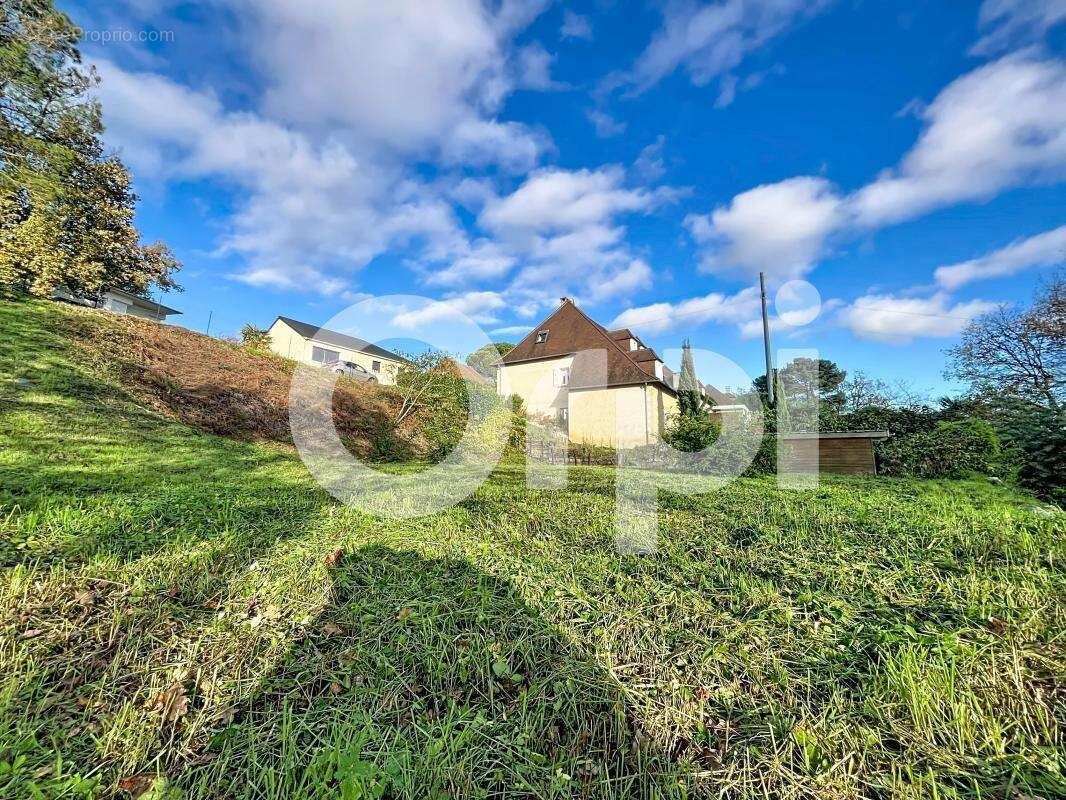 Terrain à MALEMORT-SUR-CORREZE