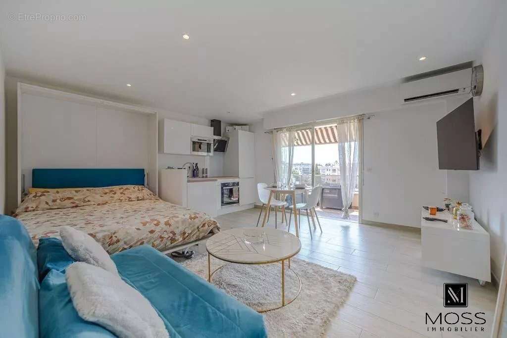 Appartement à SAINT-LAURENT-DU-VAR