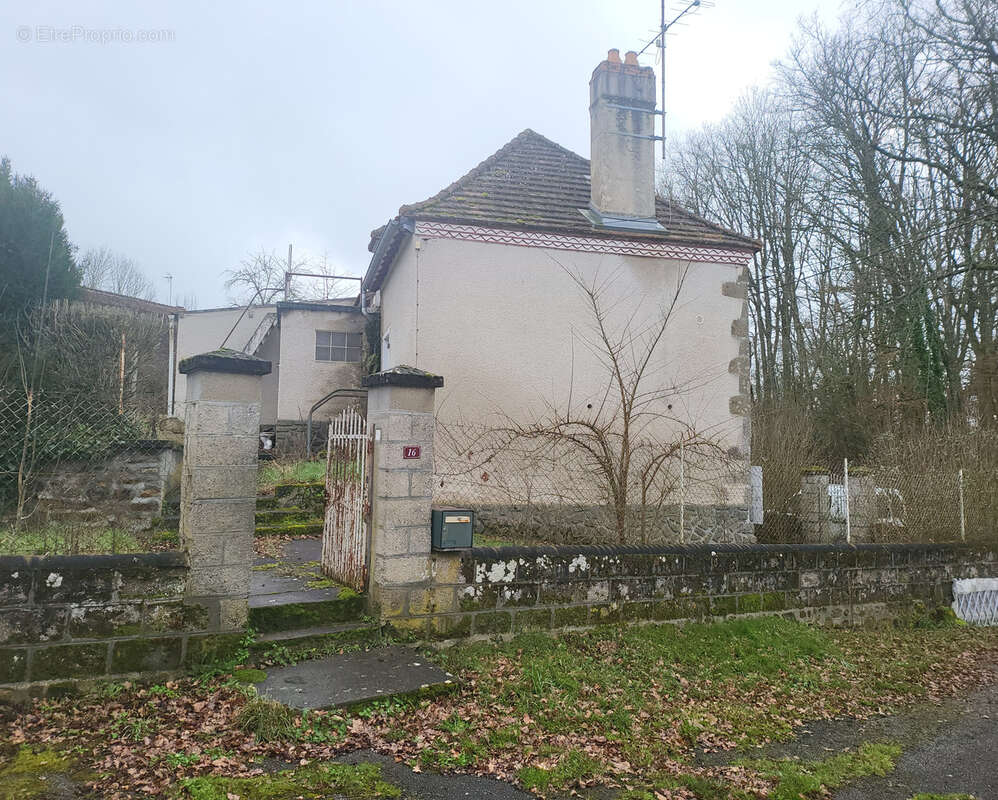 Maison à LUSSAC-LES-EGLISES