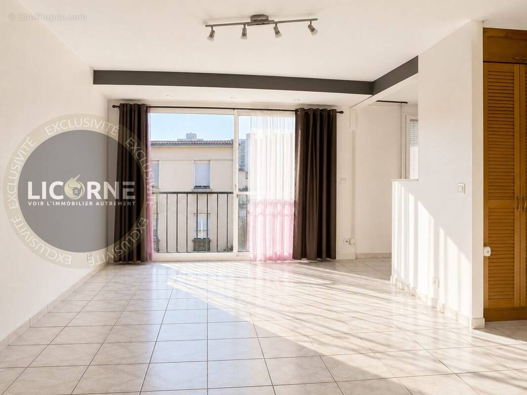 Pièce à vivre - Appartement à MARSEILLE-12E