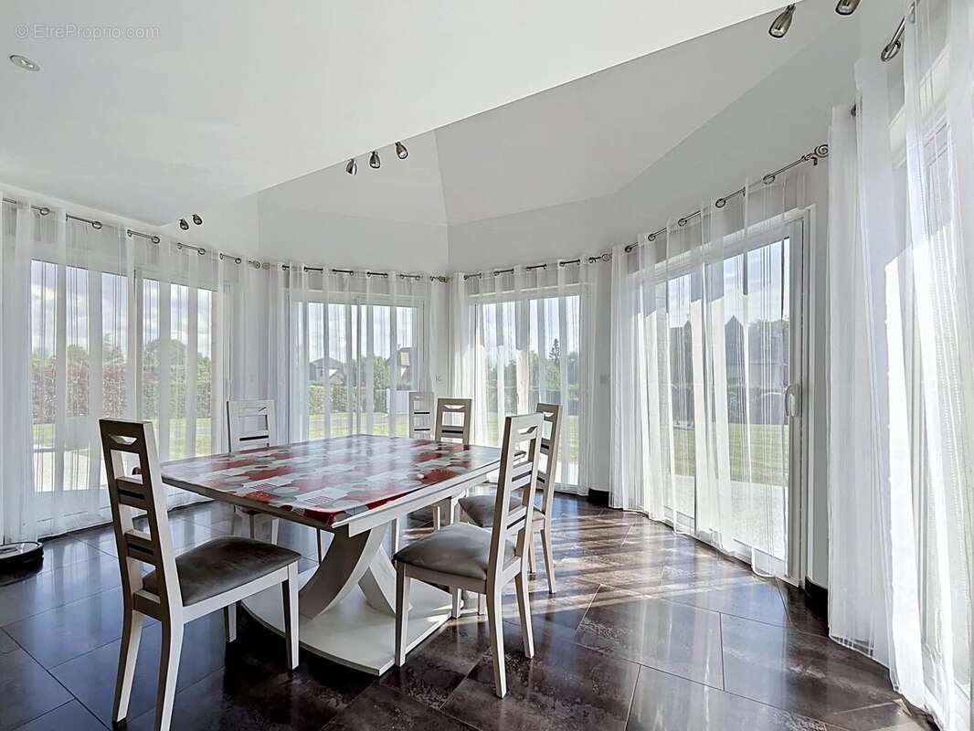 Maison 217 m² à Touques  - photo 8