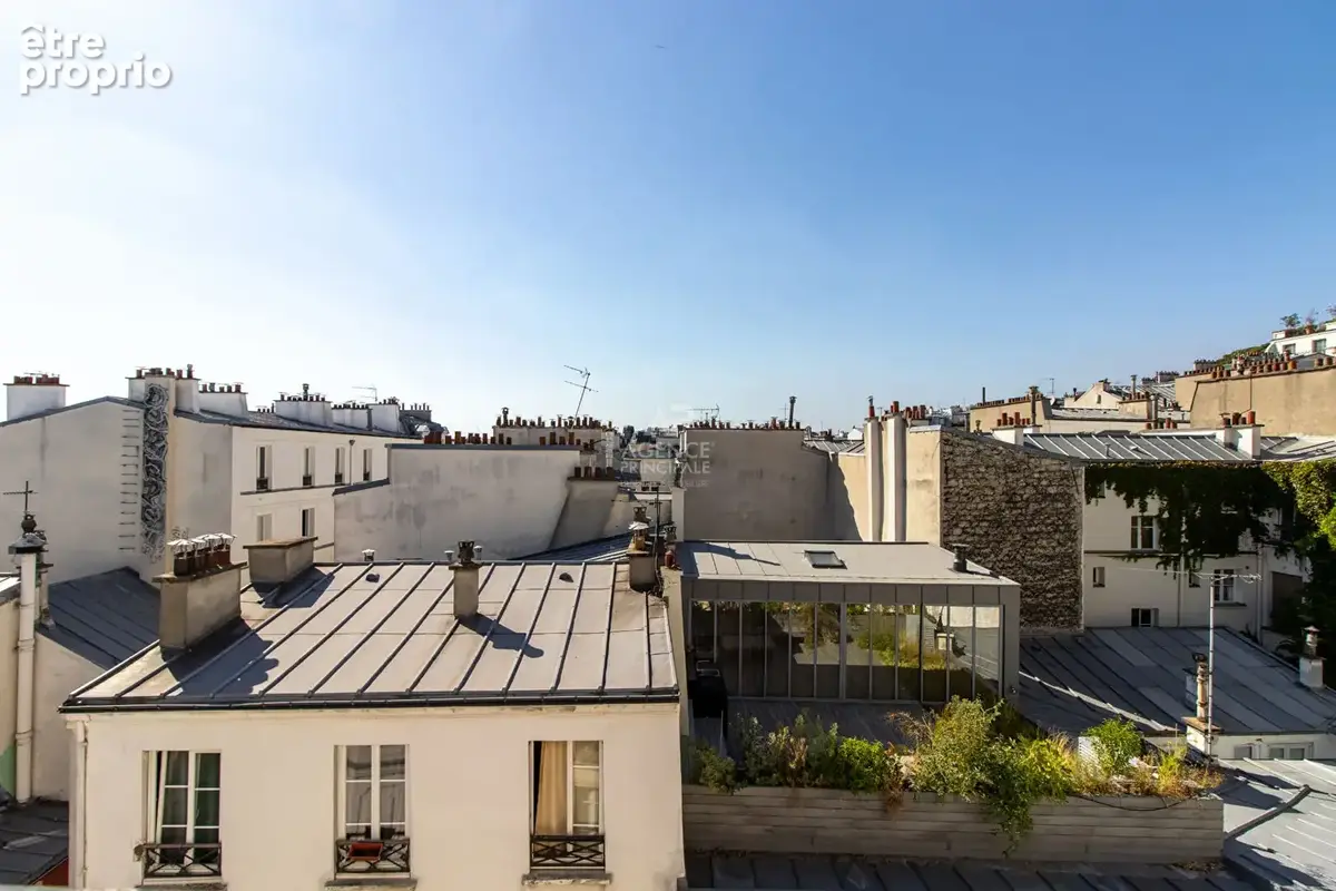 Paris 18eme - montmartre - rue tholoze - dernier etage ! balconnet a toutes les fenetres ! - photo 9
