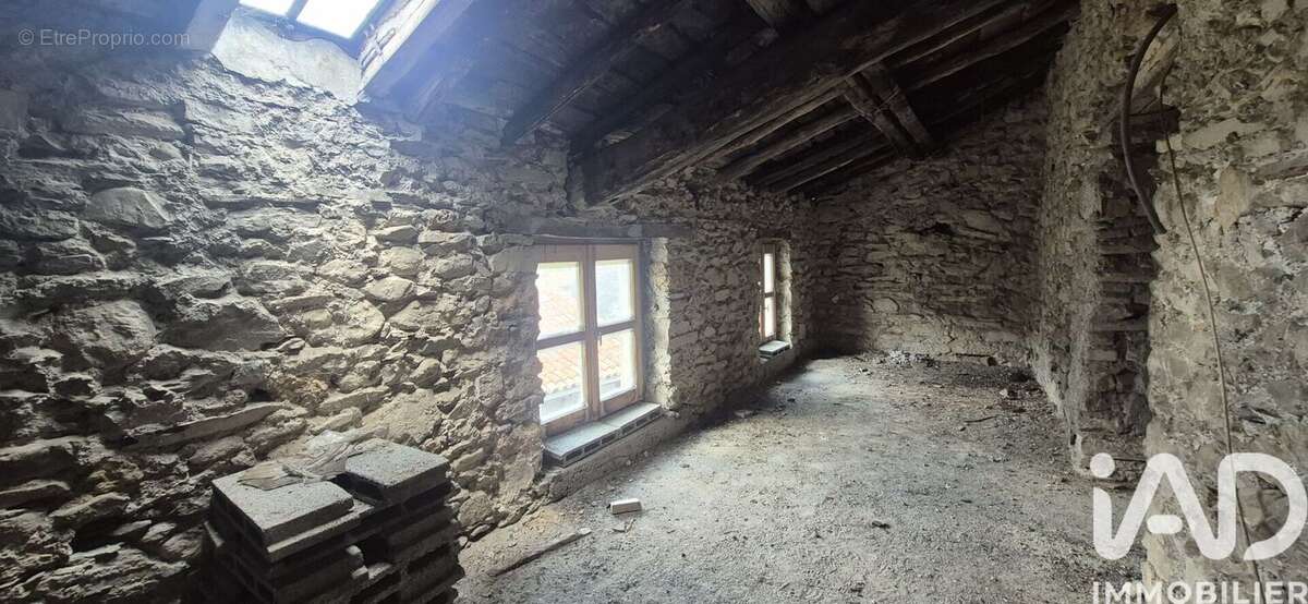 Maison 82 m² à Saint-Laurent-Le-Minier  - photo 9