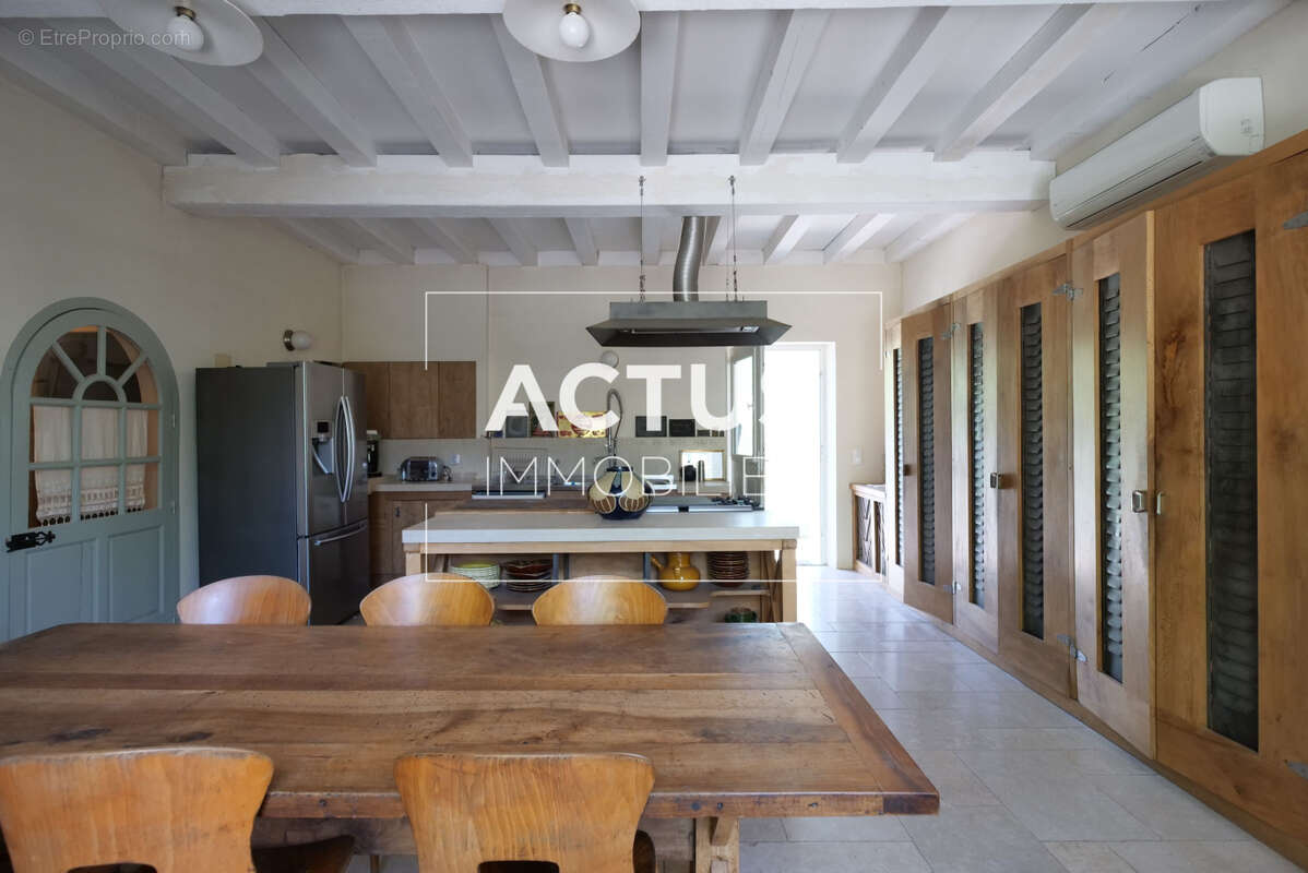 Maison à LA ROQUE-D'ANTHERON