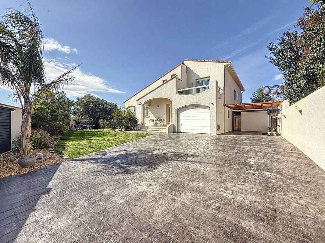 Maison à VILLENEUVE-DE-LA-RAHO