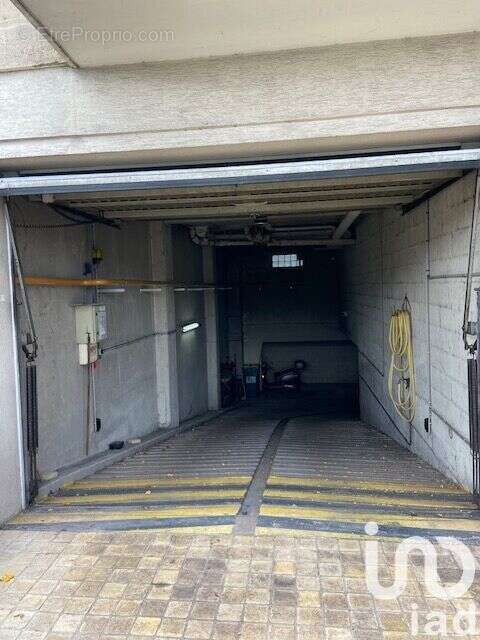 Photo 2 - Parking à COURBEVOIE