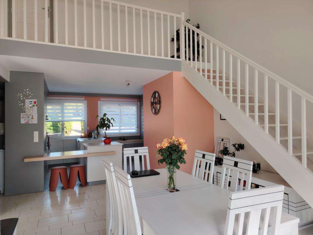 Belle Maison de 189 m² avec piscine dans environnement calme et verdoyant de Migné Auxances - photo 6