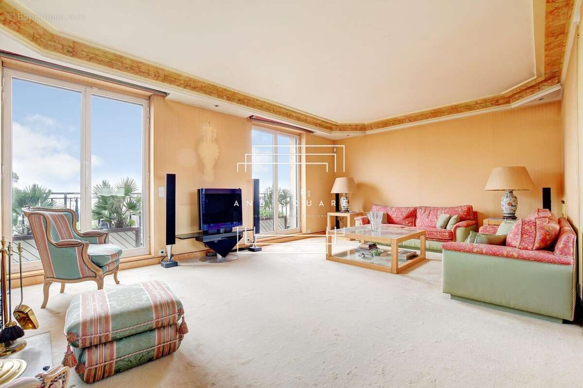 Appartement à PARIS-16E