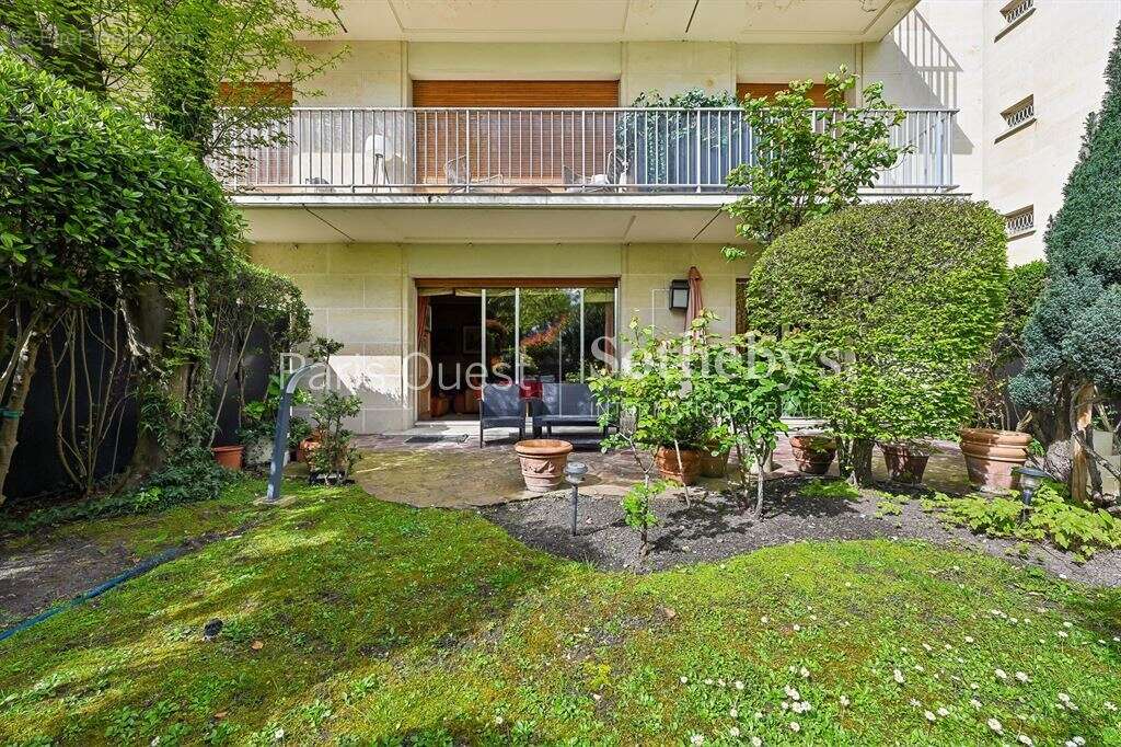 Appartement à NEUILLY-SUR-SEINE