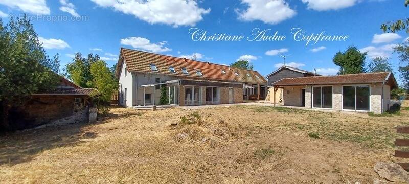 Maison à CHAROLLES