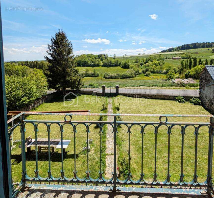 Maison avec jardin, dépendances et gîte rentable – À découvrir sans tarder ! - photo 12