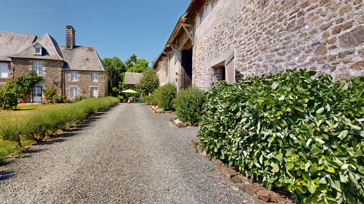Propriété de caractère du XVIIIᵉ siècle avec maison et dépendances - photo 31