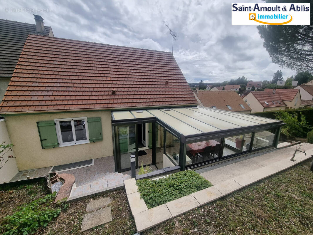 Maison à SAINT-ARNOULT-EN-YVELINES