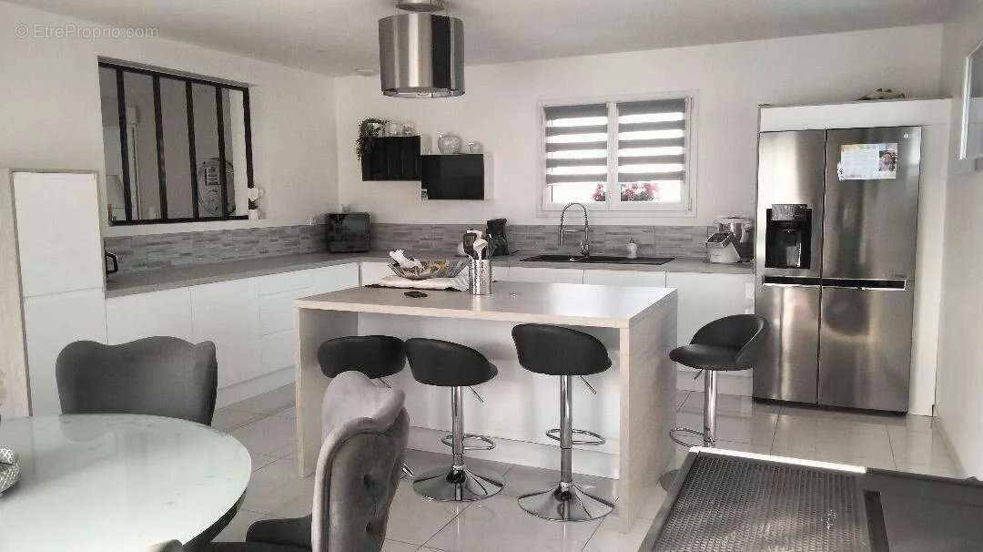Maison 142m2, piscine , 2 mns de Neuville. - photo 4