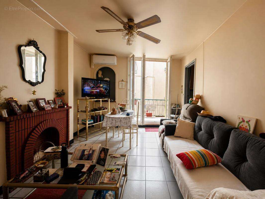 Immeuble de 9 pièces de 180 m² à Béziers (3 T2 et 1 T3-duplex) - photo 2