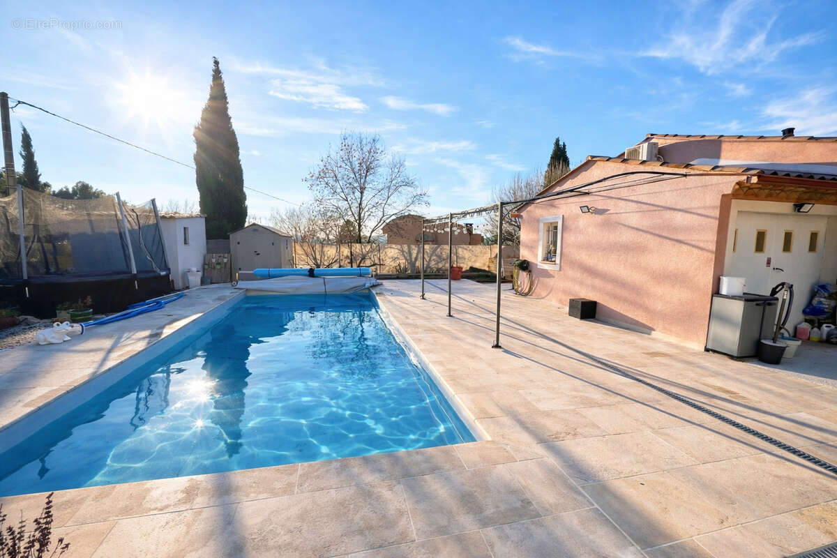 Maison à VILLECROZE