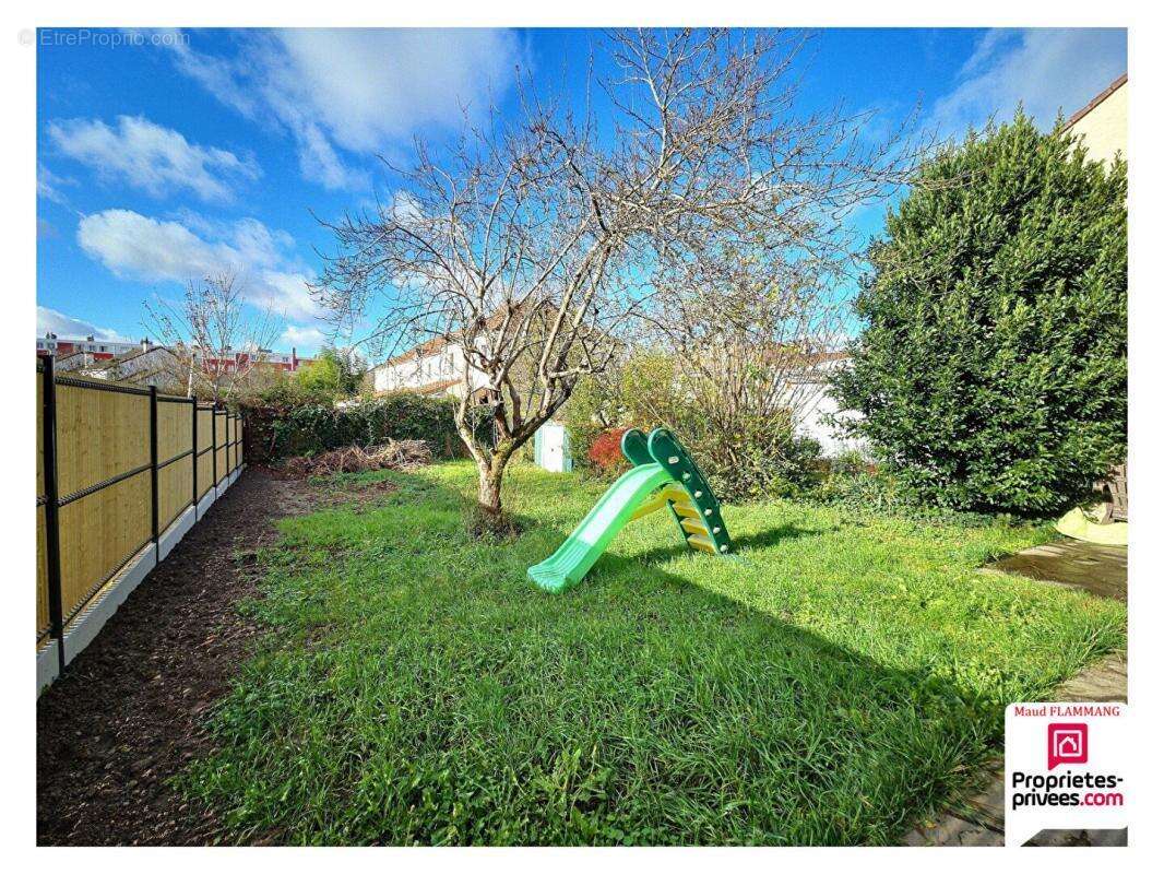 Maison à SAINT-JEAN-DE-BRAYE